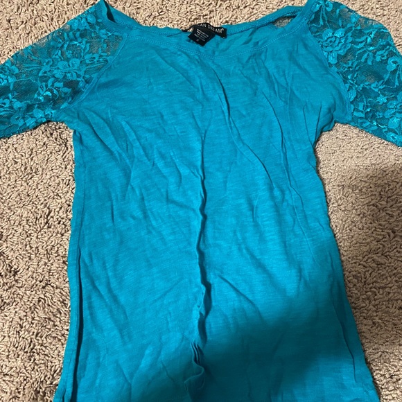 Blue lace 3/4 sleeve shirt - Picture 1 of 2